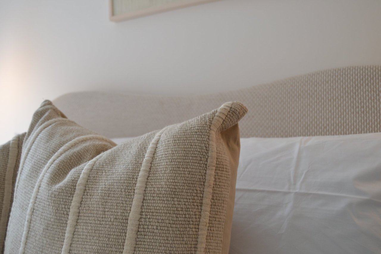 Wave Kingsize Bed in Natural Weave - Image 6